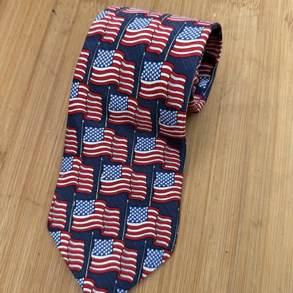 American Traditions Men's Neck Tie USA FLAGS Silk EUC Red White Blue 57
